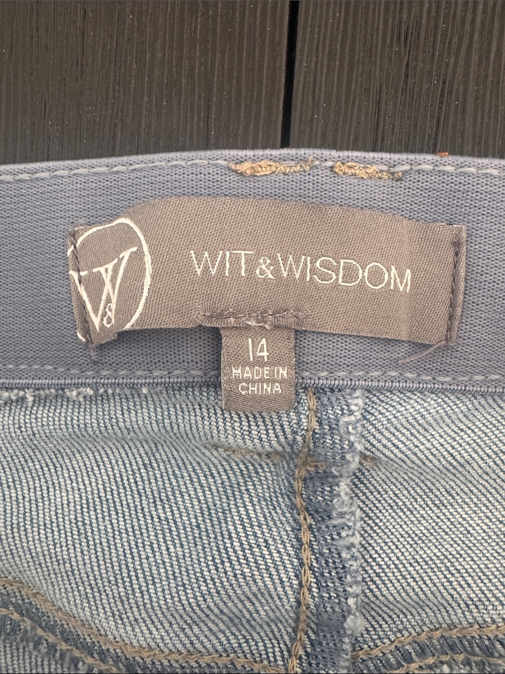 Wit & Wisdom Bennett Kick Flare Jeans Light Wash Released Hem Stretch Denim 14 - Picture 7 of 14